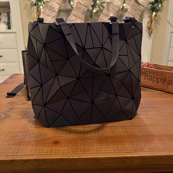 HOTONE Geometric Luminous holographic crossbody handbag - Picture 4 of 8